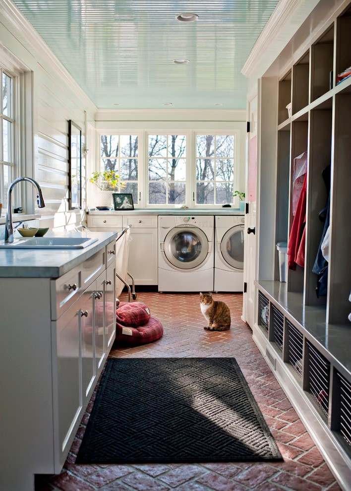 Isn't this laundry room purrrrrfect?…