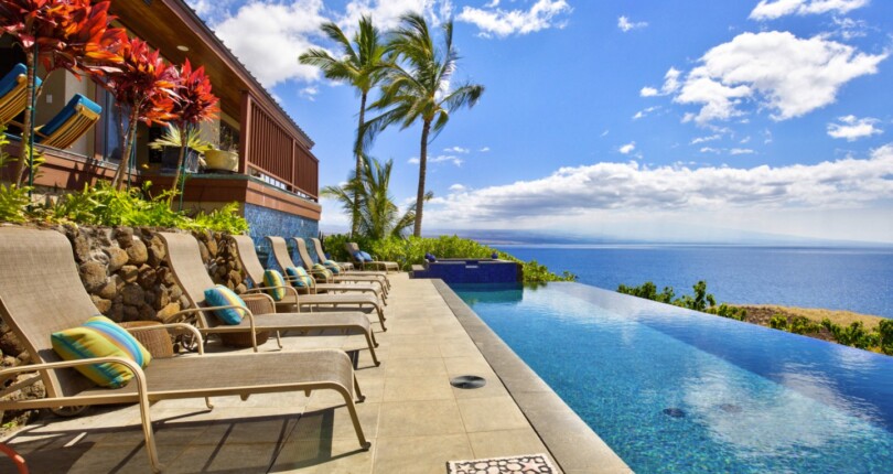 This oceanfront pool looks like an absolute DREAM!…